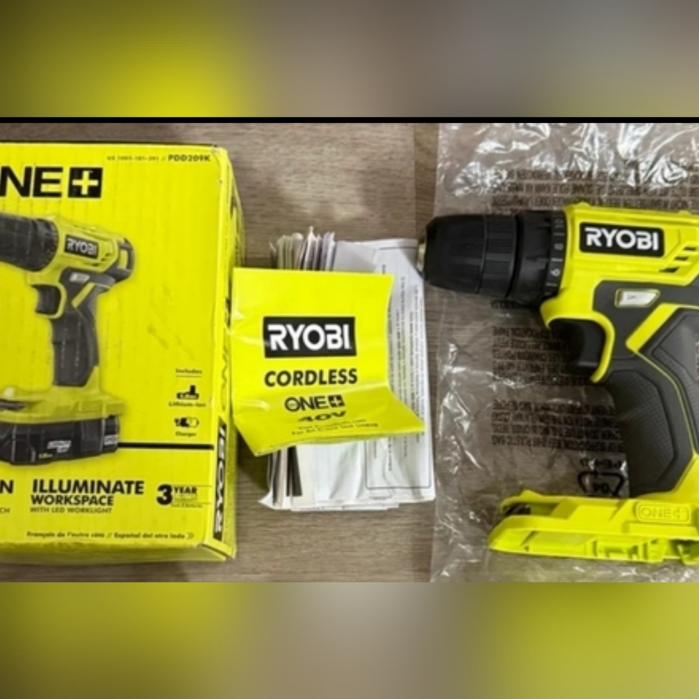 18V Cordless 1/2 in. Drill/Driver Drill Bit And Carrying Bag